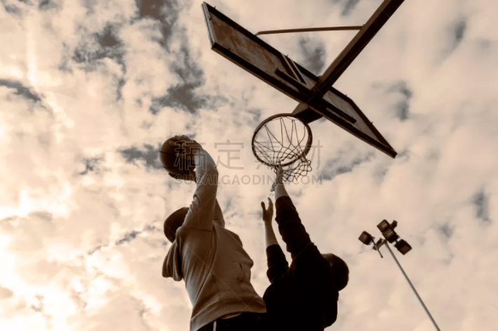 《胜利女神：妮姬》画师发布新游 31岁美少女VS巨型金枪鱼